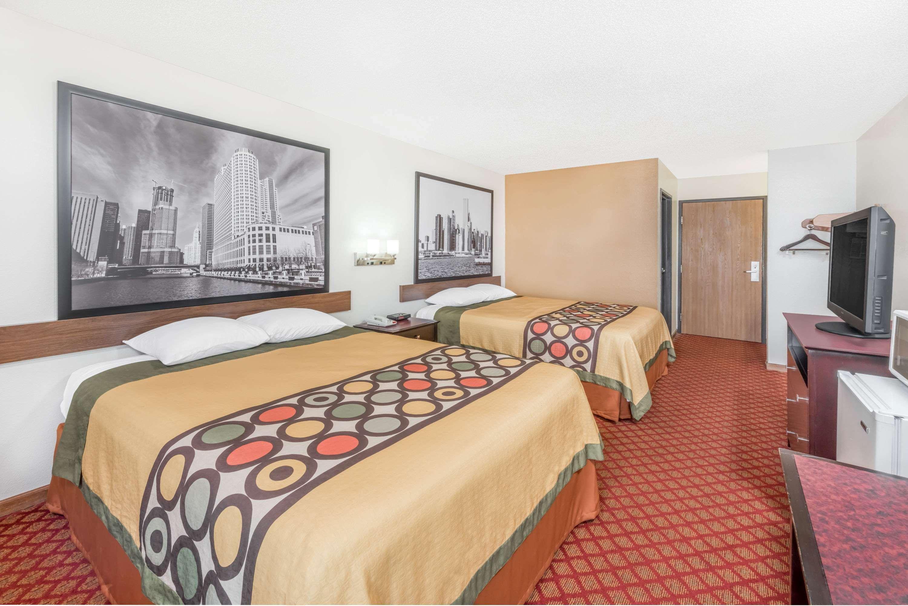 Super 8 By Wyndham Marshall Exterior photo
