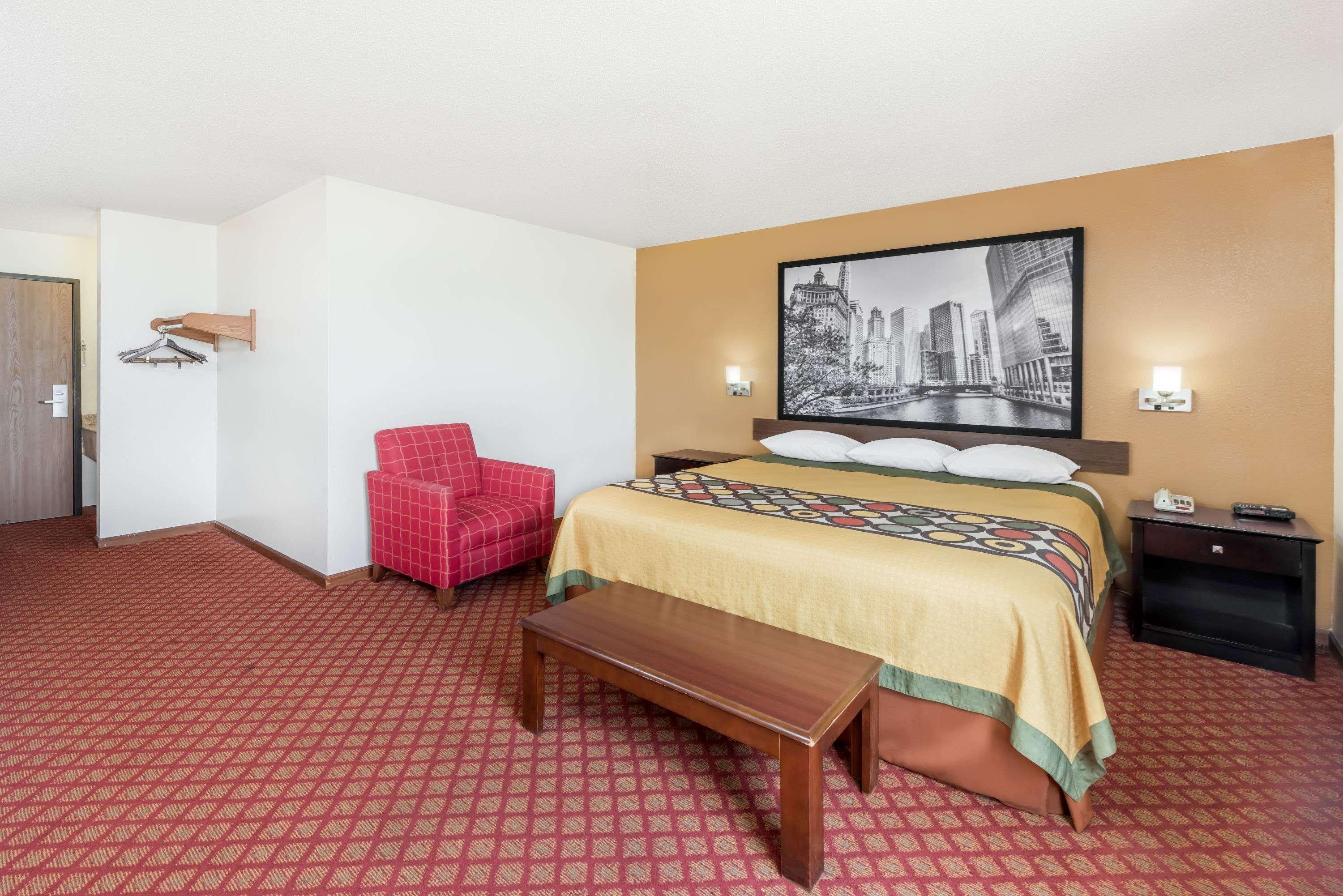 Super 8 By Wyndham Marshall Exterior photo